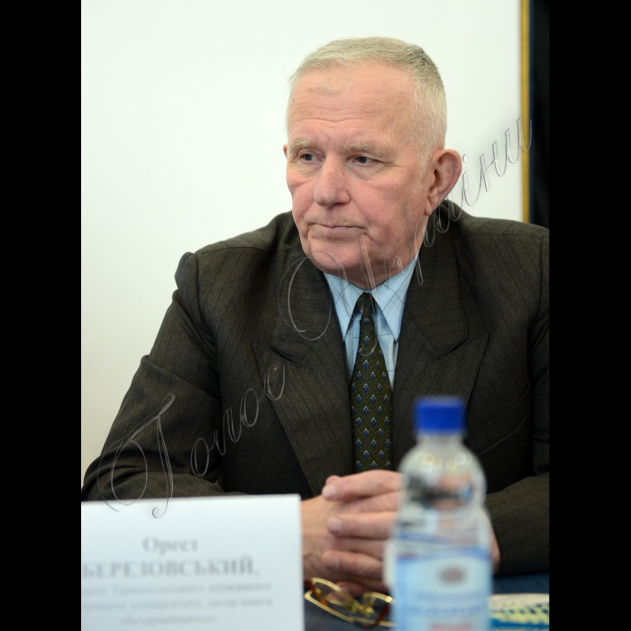Тернопіль. Круглий стіл «Заробітчанство: дві сторони однієї медалі».