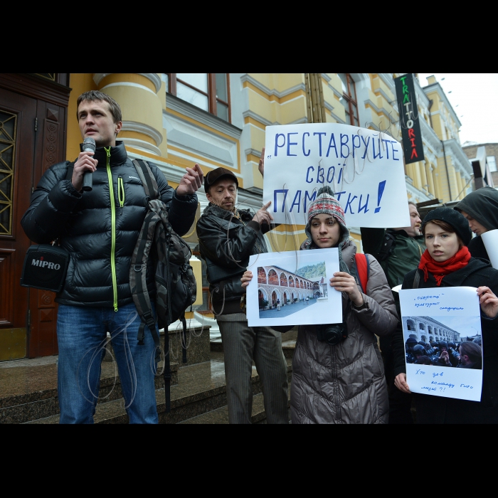 Активісти Гостиного двору прийшли до посольства Кіпру на знак протесту проти дій формально кіпрських інвесторів, котрі руйнують історико-культурну спадщину українців.