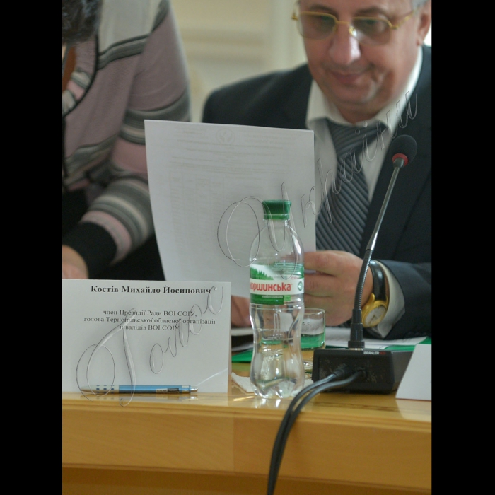 Конференція  «Основні проблеми повноцінної реалізації прав людей з інвалідністю на належне транспортне обслуговування».  Конференція проводиться Всеукраїнською організацією інвалідів «Союз організацій інвалідів» за підтримки секретаріату Уповноваженого Верховної Ради України з прав людини. Перший заступник голови ВОІ СОІУ Леонід Тарасенко, голова ВОІ СОІУ Василь Назаренко,  Уповноважений Верховної Ради України з прав людини Валерія Лутковська, представник Уповноваженого Верховної Ради України з прав людини Наталія Іванова. 