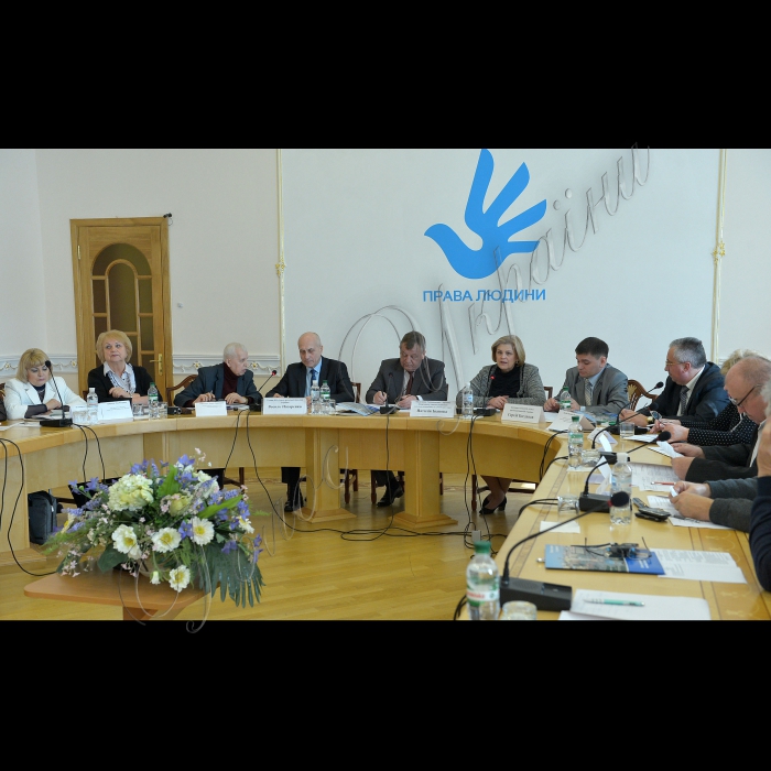 Конференція  «Основні проблеми повноцінної реалізації прав людей з інвалідністю на належне транспортне обслуговування».  Конференція проводиться Всеукраїнською організацією інвалідів «Союз організацій інвалідів» за підтримки секретаріату Уповноваженого Верховної Ради України з прав людини. Перший заступник голови ВОІ СОІУ Леонід Тарасенко, голова ВОІ СОІУ Василь Назаренко,  Уповноважений Верховної Ради України з прав людини Валерія Лутковська, представник Уповноваженого Верховної Ради України з прав людини Наталія Іванова. 
