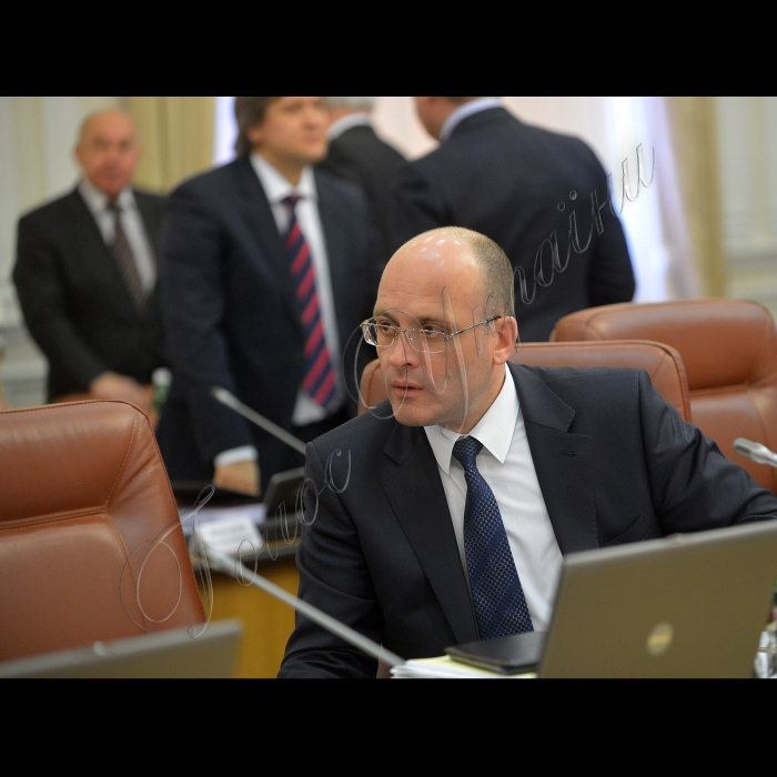 Під головуванням Прем’єр-міністра України Миколи Азарова відбулося засідання Кабінету Міністрів України.
22-24 березня Україна пережила справжнє стихійне лихо. Якщо у західних областях раніше випало до 40 сантиметрів снігу, то за лічені години у північних випало до 50 сантиметрів, у Києві - понад 60 сантиметрів, у Сумах - до 80 сантиметрів. Потужні снігопади накрили також Черкаську, Полтавську, Житомирську та Чернігівську області. 
Міністр екології та природних ресурсів України Олег Проскуряков.