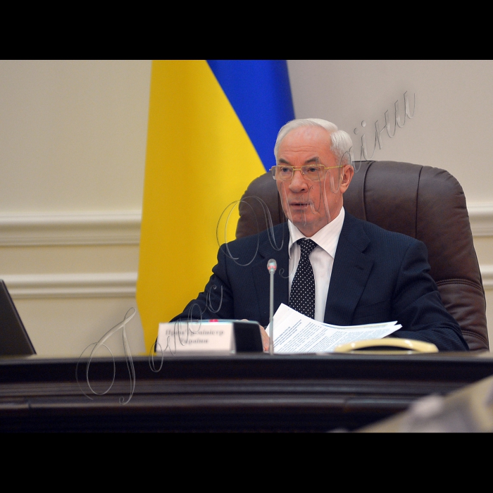 Під головуванням Прем’єр-міністра України Миколи Азарова відбулося засідання Кабінету Міністрів України.
22-24 березня Україна пережила справжнє стихійне лихо. Якщо у західних областях раніше випало до 40 сантиметрів снігу, то за лічені години у північних випало до 50 сантиметрів, у Києві - понад 60 сантиметрів, у Сумах - до 80 сантиметрів. Потужні снігопади накрили також Черкаську, Полтавську, Житомирську та Чернігівську області. 