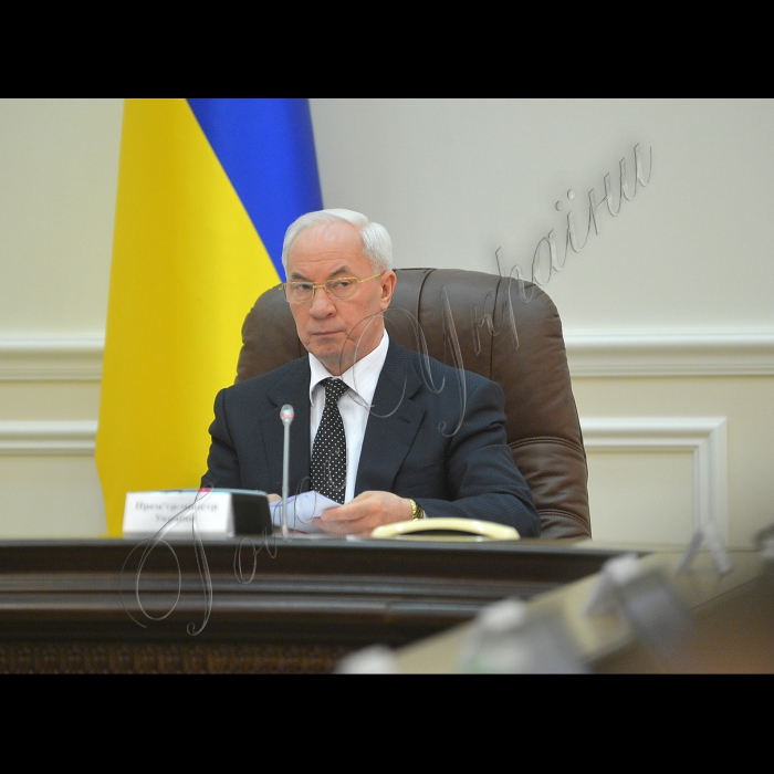 Під головуванням Прем’єр-міністра України Миколи Азарова відбулося засідання Кабінету Міністрів України.
22-24 березня Україна пережила справжнє стихійне лихо. Якщо у західних областях раніше випало до 40 сантиметрів снігу, то за лічені години у північних випало до 50 сантиметрів, у Києві - понад 60 сантиметрів, у Сумах - до 80 сантиметрів. Потужні снігопади накрили також Черкаську, Полтавську, Житомирську та Чернігівську області. 