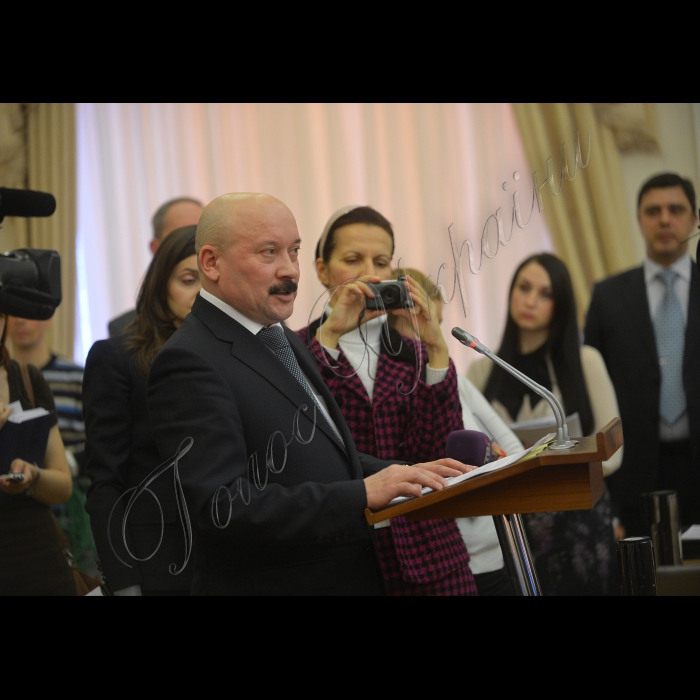 Під головуванням Прем’єр-міністра України Миколи Азарова відбулося засідання Кабінету Міністрів України.
22-24 березня Україна пережила справжнє стихійне лихо. Якщо у західних областях раніше випало до 40 сантиметрів снігу, то за лічені години у північних випало до 50 сантиметрів, у Києві - понад 60 сантиметрів, у Сумах - до 80 сантиметрів. Потужні снігопади накрили також Черкаську, Полтавську, Житомирську та Чернігівську області. 
