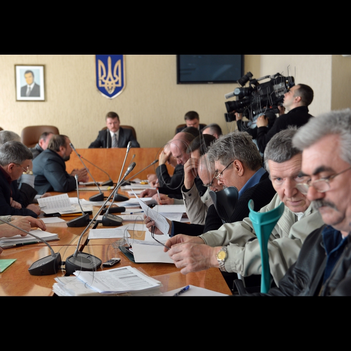 У Києві шахтарі-інваліди зі Східного й Західного Донбасу вийшли на переговори з Мінсоцполітики. Вони вимагатимуть від держави осучаснення пенсійних і щомісячних страхових виплат. Також вони вимагають скасування законопроекту, який порушує їхні соціальні права й інтереси.