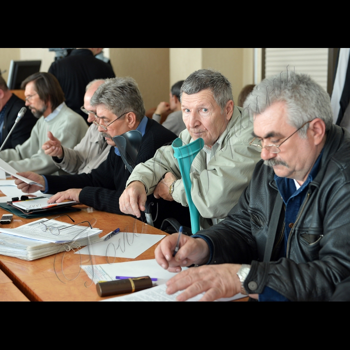У Києві шахтарі-інваліди зі Східного й Західного Донбасу вийшли на переговори з Мінсоцполітики. Вони вимагатимуть від держави осучаснення пенсійних і щомісячних страхових виплат. Також вони вимагають скасування законопроекту, який порушує їхні соціальні права й інтереси.