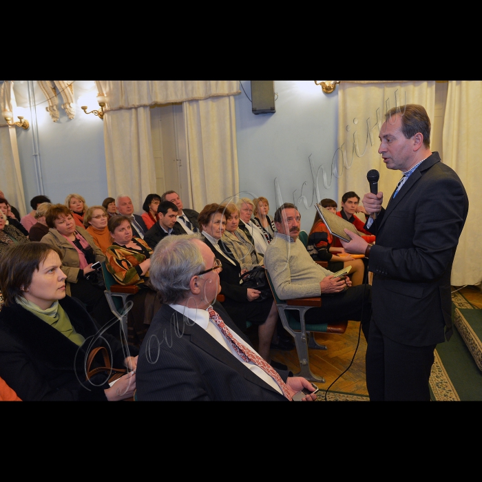 З нагоди 175-річчя визволення Тараса Шевченка з кріпацтва в приміщенні Національної спілки письменників України презентували унікальний проект Фонду Миколи Томенка «Рідна країна» та видавництва «Веселка» -- факсимільне відтворення «Альбому Тараса Шевченка 1841--1843 років». Альбом презентує його ініціатор, голова Комітету з питань свободи слова та інформації, засновник Фонду «Рідна країна» Микола Томенко.