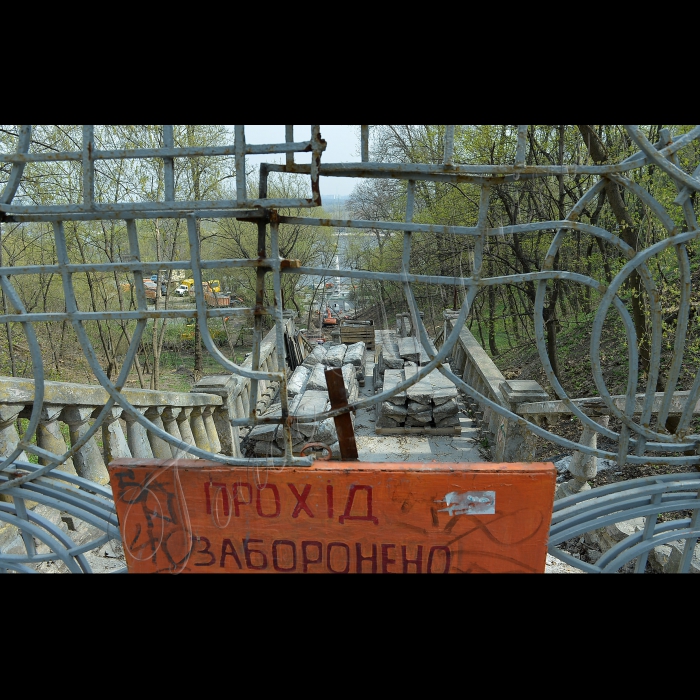 До святкування 1025-ліття Хрещення Русі в парку Хрещатий проходить реконструкція Колони Магдебурзького права й  обновлення сходів, які стануть частиною цілого комплексу, присвяченого 1025-літтю Хрещення Русі. Також там зведуть фонтанчик на місці колишнього джерела.