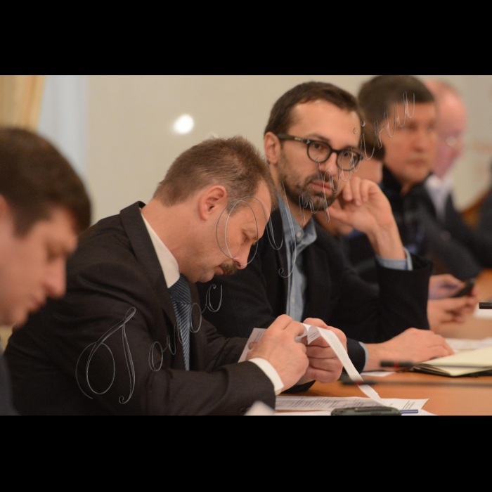Відбулося засідання Комітету ВРУ з питань запобігання і протидії корупції. Порядок денний:  Організація роботи Комітету. Про впровадження законодавства щодо введення системи електронного декларування, як нової системи фінансового контролю державних службовців .
Члени комітету Степан Барна та Сергій Лещенко