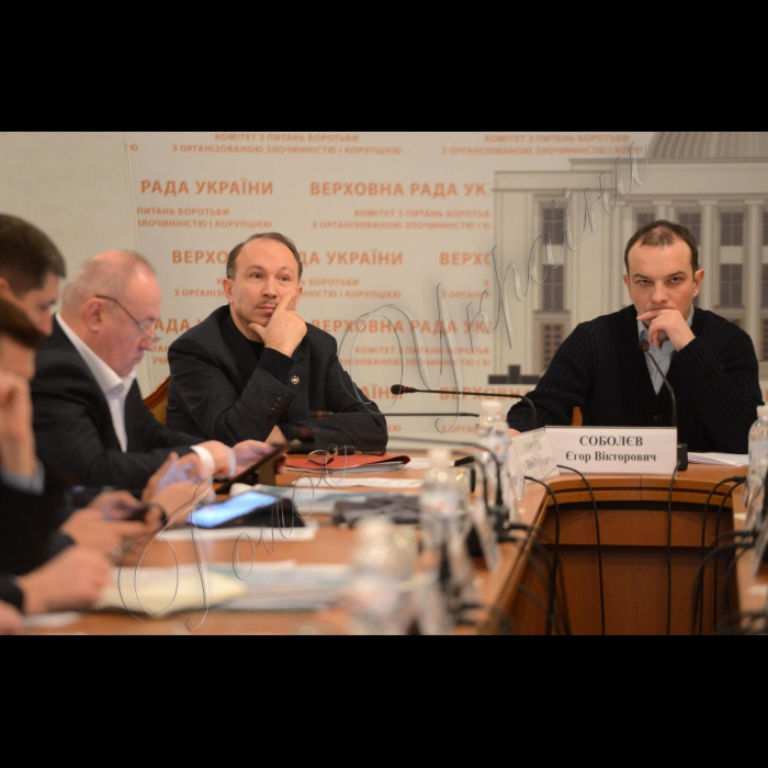 Відбулося засідання Комітету ВРУ з питань запобігання і протидії корупції. Порядок денний:  Організація роботи Комітету. Про впровадження законодавства щодо введення системи електронного декларування, як нової системи фінансового контролю державних службовців .
Завідувач секретаріату Комітету ВРУ з питань запобігання і протидії корупції Юрій Сорочик (ліворуч) та голова комітету Єгор Соболєв