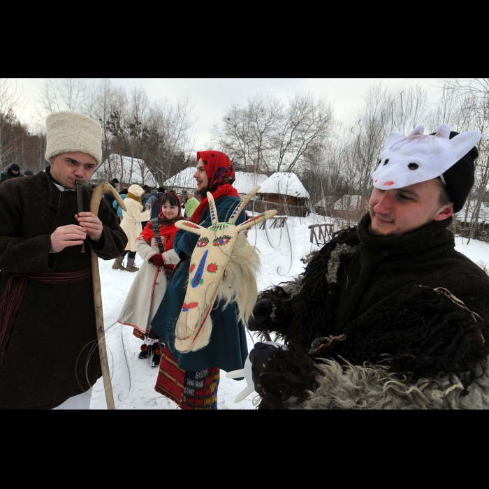 Київ. На «Мамаєвій Слободі»  відбулось свято – «Козацька Ордань»  (Водохреща). Під веселу музику троїстих музик, фольклорні колективи водили «Козу» та щедрували. Всі бажаючі пірнули в крижану ополонку в озері з якого бере початок легендарна річка Либідь.