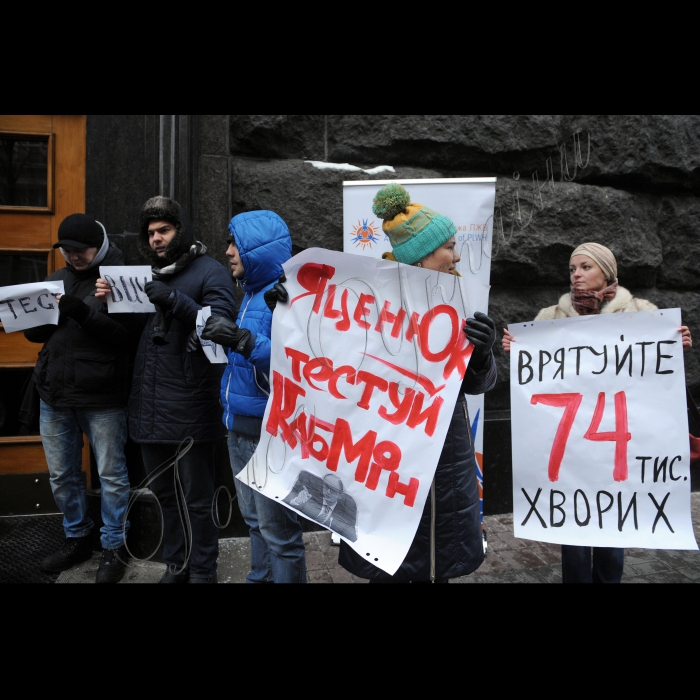 Біля будівлі Кабінету Міністрів України відбулась акція, під час якої Всеукраїнська мережа людей, що живуть з ВІЛ/СНІД протестує працівників Кабінету Міністрів України на ВІЛ. 
