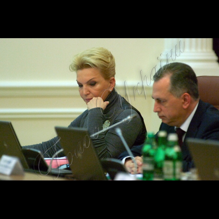 Під головуванням Прем’єр-міністра України Миколи Азарова відбулося чергове засідання Кабінету Міністрів України. 
Віце-прем'єр-міністр України--міністр охорони здоров'я України Богатирьова Раїса, Віце-прем'єр-міністр України--міністр інфраструктури України Колесніков Борис.