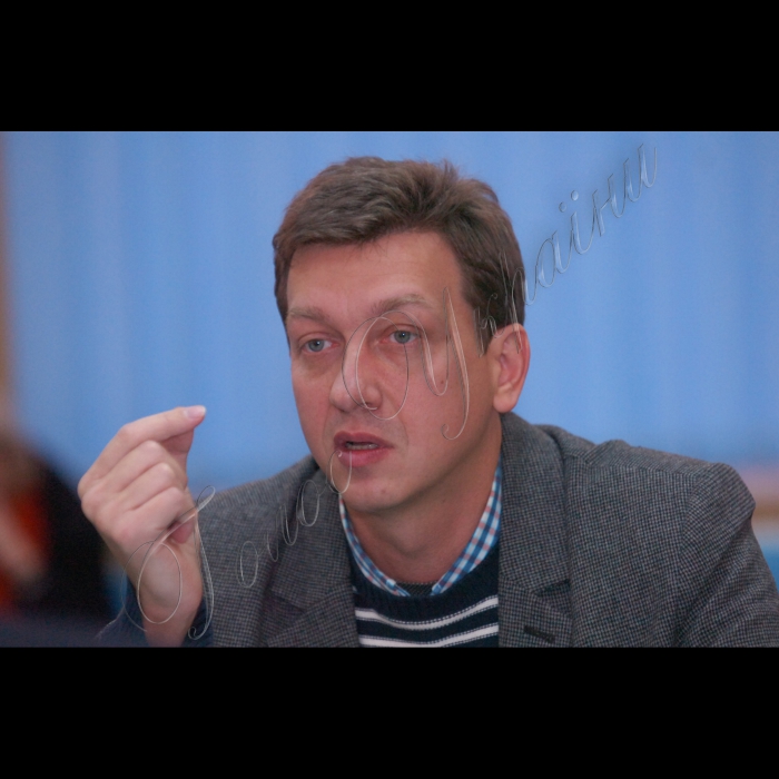 Круглий стіл у «Голосі України».
Першочергові завдання нової Верховної Ради, формування більшості та співпраця її з опозицією, яким має бути державний бюджет на наступний рік з урахуванням інфляційних процесів і чи вірять народні обранці у 