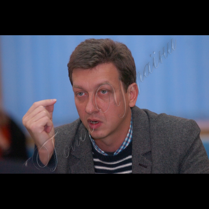 Круглий стіл у «Голосі України».
Першочергові завдання нової Верховної Ради, формування більшості та співпраця її з опозицією, яким має бути державний бюджет на наступний рік з урахуванням інфляційних процесів і чи вірять народні обранці у 