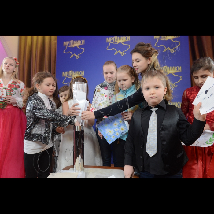 У Національному музеї історії України відбулася презентація ініціативи «Мрійники України». В рамках  презентації відбулася передача капсули часу із мріями талановитих молодих українців.