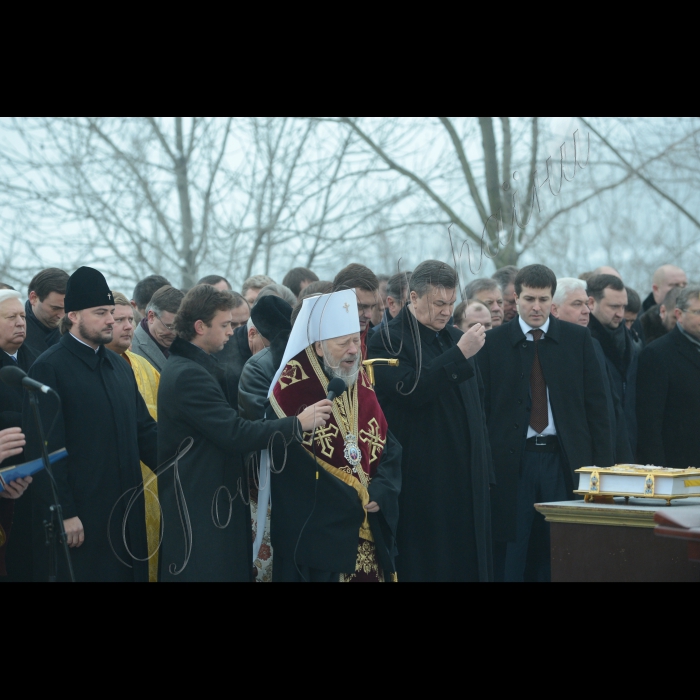 Президент України Віктор Янукович взяв участь у Подячному молебні з нагоди завершення 2012 року. Традиційний щорічний молебень відбувся в Києві біля пам’ятника князю Володимиру.
Молебень за Україну та Український народ відправив Митрополит Київський і всієї України Блаженніший Володимир.
Участь у заході взяли Прем’єр-міністр Микола Азаров, голова Київської міської держадміністрації Олександр Попов, урядовці, народні депутати.
Глава держави також вклонився іконі Святого рівноапостольного князя Володимира та поклав квіти до його пам’ятника. Віктор Янукович поспілкувався з Митрополитом Київським і всієї України Володимиром.
