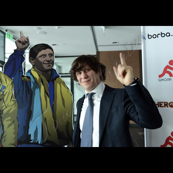 Сайт borba.ua (проект «Школа боротьби») презентує спортивний календар «HEROES», в якому легендарні спортсмени зображені в образах супергероїв, в стилі героїв коміксів. 