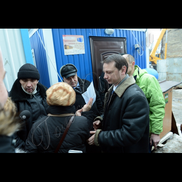 На території незаконної забудови в Десятинному провулку, 3--5 громадські активісти вручили представникам УПЦ КП і забудовникам припис про припинення земляних робіт, виданий ГУ охорони культурної спадщини КМДА. У Десятинному провулку, 3--5 на місці зруйнованого забудовниками історичного пам’ятника 1857 р. і фундаменту більш як 1000-літнього Княжого палацу УПЦ КП почала будівництво офісно-житлового центру. Організатори: громадянська кампанія «Форум порятунку Києва», громадська ініціатива «Збережи Старий Київ», ВГО «Громадянська позиція». 