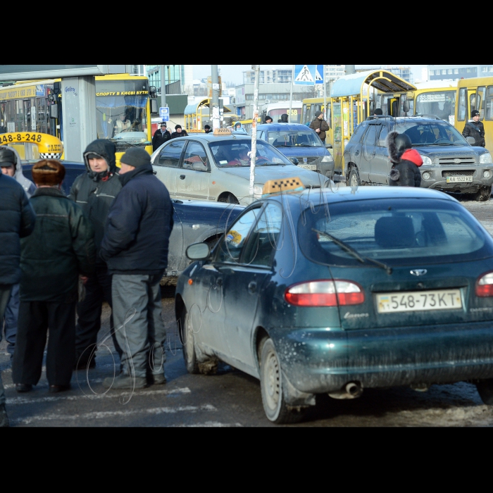 Київ. Таксі.