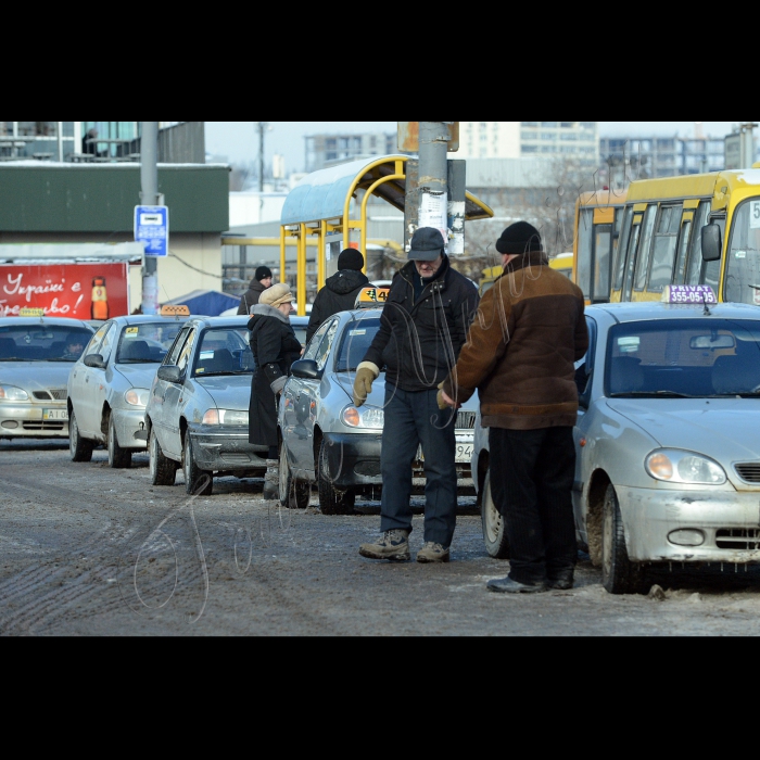 Київ. Таксі.