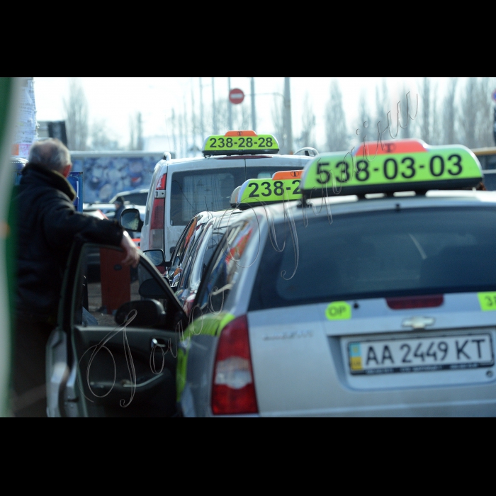 Київ. Таксі.