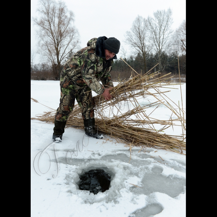 На Канівському водосховищі поблизу с. Кілов відбулася акція з попередження заморних явищ риби в зимовий період, організована Держрибагентством України. Незважаючи на недавнє потепління, в деяких водоймах, скутих кригою, відзначається значне зниження рівня кисню у воді. Тому в областях, де є  така ситуація, проводяться  широкомасштабні спільні заходи з попередження явищ задухи риби.  Однією з таких ділянок  є гирло р. Павлівка в акваторії Канівського водосховища. В акції візьмуть участь керівництво та працівники Київрибоохорони, рибалки-промисловики та представники громадських організацій рибалок-аматорів.  