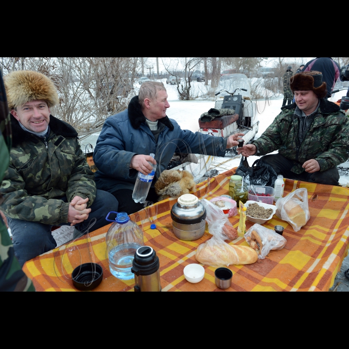 На Канівському водосховищі поблизу с. Кілов відбулася акція з попередження заморних явищ риби в зимовий період, організована Держрибагентством України. Незважаючи на недавнє потепління, в деяких водоймах, скутих кригою, відзначається значне зниження рівня кисню у воді. Тому в областях, де є  така ситуація, проводяться  широкомасштабні спільні заходи з попередження явищ задухи риби.  Однією з таких ділянок  є гирло р. Павлівка в акваторії Канівського водосховища. В акції візьмуть участь керівництво та працівники Київрибоохорони, рибалки-промисловики та представники громадських організацій рибалок-аматорів.  