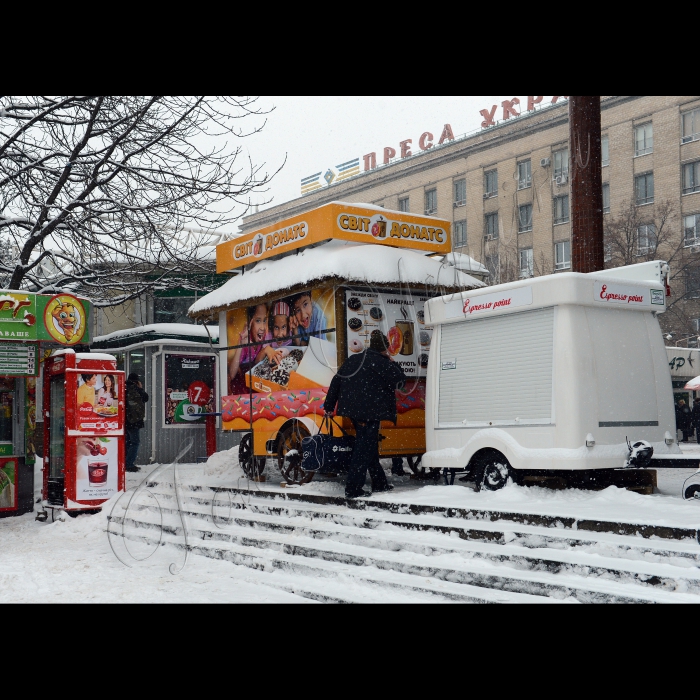 Кіоски біля метро «Шулявська».