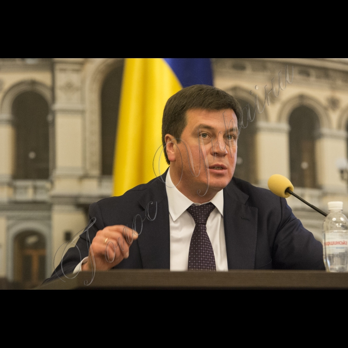Голова ВР України Володимир Гройсман, Президент України Петро Порошенко, віце-прем’єр-міністр – міністр регіонального розвитку і ЖКГ Геннадій Зубко, Надзвичайний і Повноважний Посол США Джеффрі Пайєтт взяли участь у загальних зборах (конференції) уповноважених представників органів місцевого самоврядування – членів асоціації міст України.
Головою Асоціації міст України обрано київського міського голову Віталія Кличко