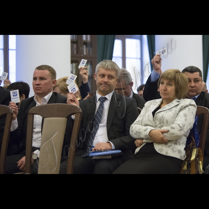 Голова ВР України Володимир Гройсман, Президент України Петро Порошенко, віце-прем’єр-міністр – міністр регіонального розвитку і ЖКГ Геннадій Зубко, Надзвичайний і Повноважний Посол США Джеффрі Пайєтт взяли участь у загальних зборах (конференції) уповноважених представників органів місцевого самоврядування – членів асоціації міст України.
Головою Асоціації міст України обрано київського міського голову Віталія Кличко