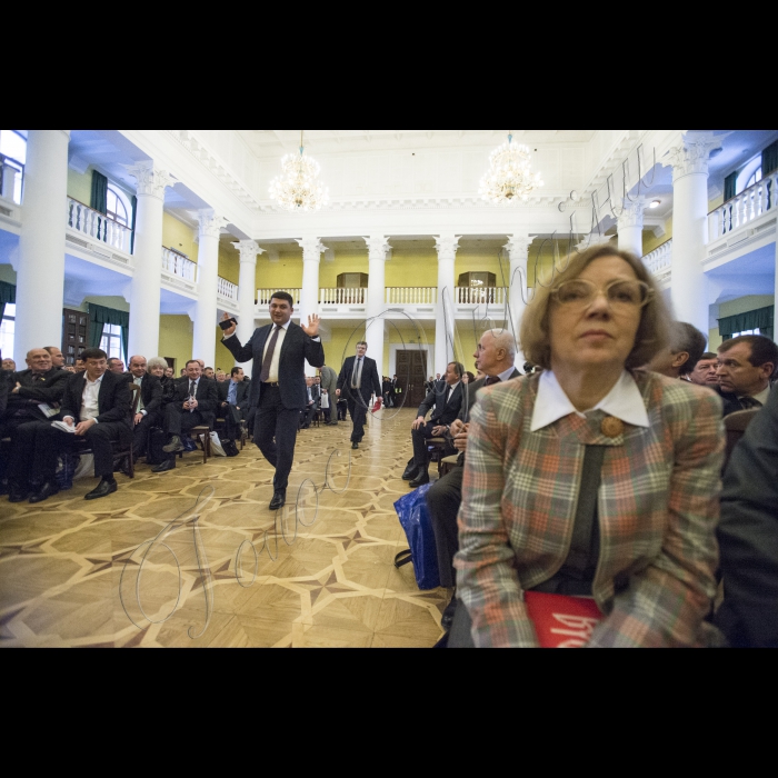 Голова ВР України Володимир Гройсман, Президент України Петро Порошенко, віце-прем’єр-міністр – міністр регіонального розвитку і ЖКГ Геннадій Зубко, Надзвичайний і Повноважний Посол США Джеффрі Пайєтт взяли участь у загальних зборах (конференції) уповноважених представників органів місцевого самоврядування – членів асоціації міст України.
Головою Асоціації міст України обрано київського міського голову Віталія Кличко