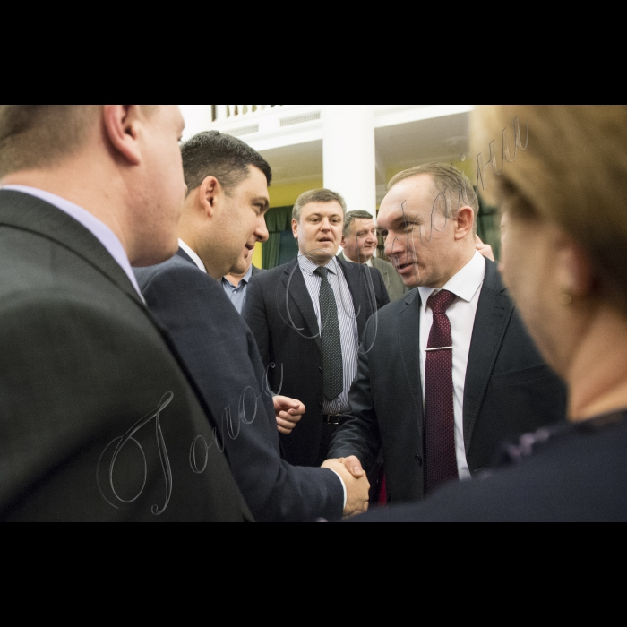Голова ВР України Володимир Гройсман, Президент України Петро Порошенко, віце-прем’єр-міністр – міністр регіонального розвитку і ЖКГ Геннадій Зубко, Надзвичайний і Повноважний Посол США Джеффрі Пайєтт взяли участь у загальних зборах (конференції) уповноважених представників органів місцевого самоврядування – членів асоціації міст України.
Головою Асоціації міст України обрано київського міського голову Віталія Кличко
