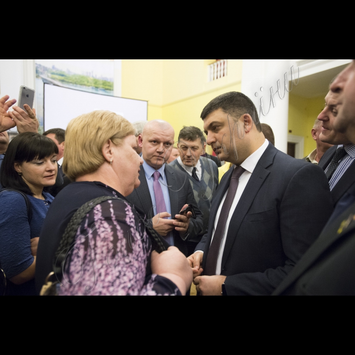 Голова ВР України Володимир Гройсман, Президент України Петро Порошенко, віце-прем’єр-міністр – міністр регіонального розвитку і ЖКГ Геннадій Зубко, Надзвичайний і Повноважний Посол США Джеффрі Пайєтт взяли участь у загальних зборах (конференції) уповноважених представників органів місцевого самоврядування – членів асоціації міст України.
Головою Асоціації міст України обрано київського міського голову Віталія Кличко