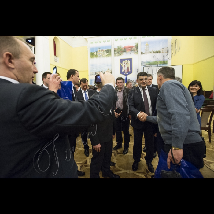 Голова ВР України Володимир Гройсман, Президент України Петро Порошенко, віце-прем’єр-міністр – міністр регіонального розвитку і ЖКГ Геннадій Зубко, Надзвичайний і Повноважний Посол США Джеффрі Пайєтт взяли участь у загальних зборах (конференції) уповноважених представників органів місцевого самоврядування – членів асоціації міст України.
Головою Асоціації міст України обрано київського міського голову Віталія Кличко