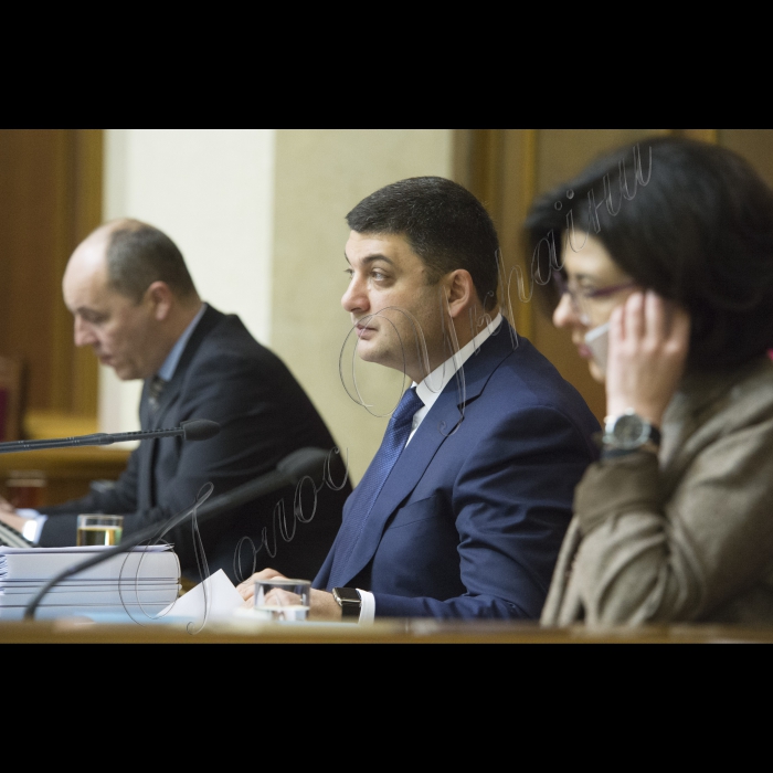 Пленарне засідання ВР України.
Голова ВР України Володимир Гройсман відкрив пленарне засідання ВР.
Зліва направо: Андрій Парубій, Володимир Гройсман, Оксана Сироїд.