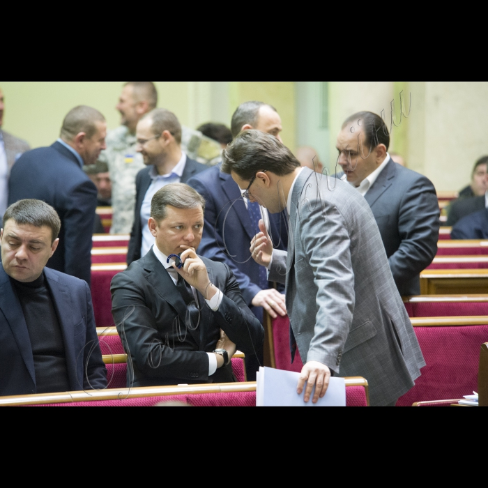 Пленарне засідання ВР України.
В центрі Олег Ляшко, Віктор Галасюк;
