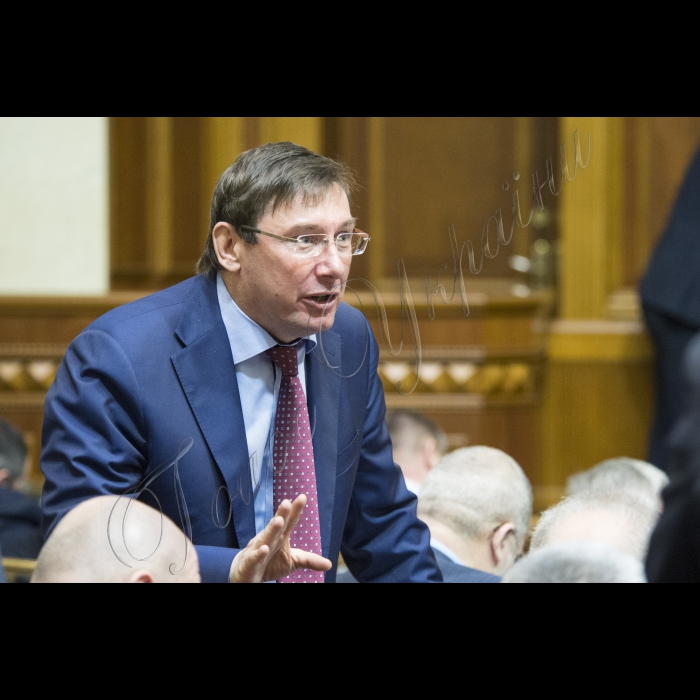 Пленарне засідання ВР України.
Юрій Луценко