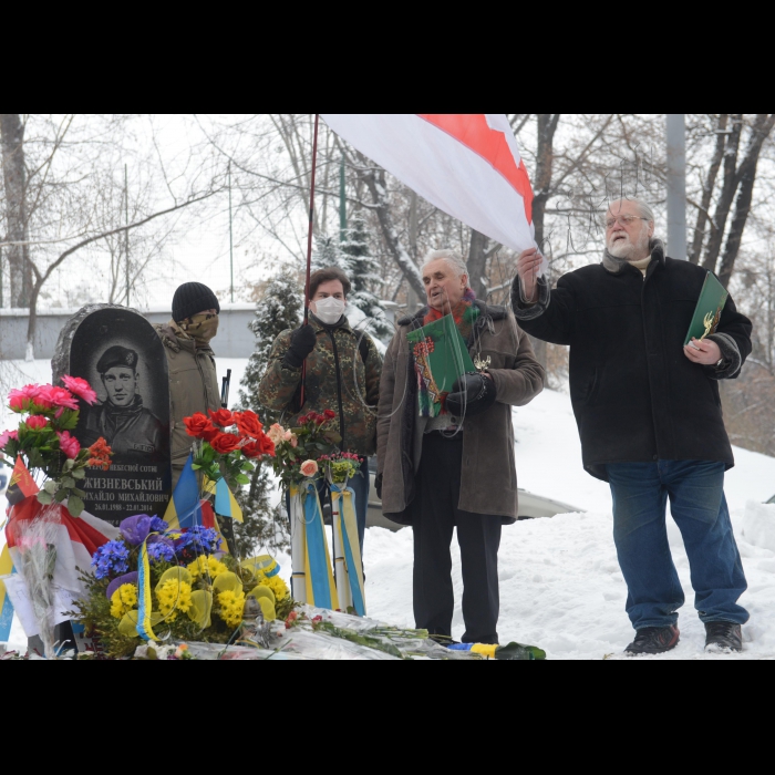 В Києві, біля пам’ятника Михайлу Жизневському на вулиці Грушевського (поруч із Парламентською бібліотекою) відбудеться церемонія вручення премії «Воїн світла». Літературна премія «Воїн світла» заснована Національною спілкою письменників України та опозиційною Спілкою білоруських письменників і вручається щороку на день народження героя Небесної Сотні Михайла Жизневського. За рішенням журі, цього року премію буде вручено Богдану Жолдаку (Україна) за книжку «Укри» про російсько-українську війну на Донбасі та Анатолію Боровському (Республіка Білорусь) за книжку «Волею обраний» про національно-визвольну боротьбу білоруського народу 1863-1864 років проти Російської імперії  під проводом Кастуся Калиновського.
