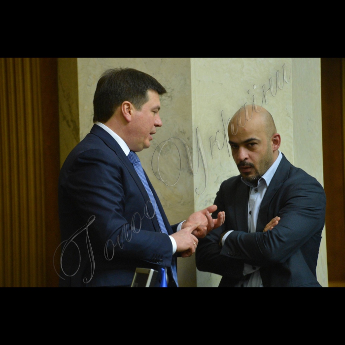 Пленарне засідання Верховної Ради України.
Віце-прем'єр-міністр - Міністр регіонального розвитку, будівництва та ЖКГ України Генадій Зубко, Мустафа Найєм - БПП