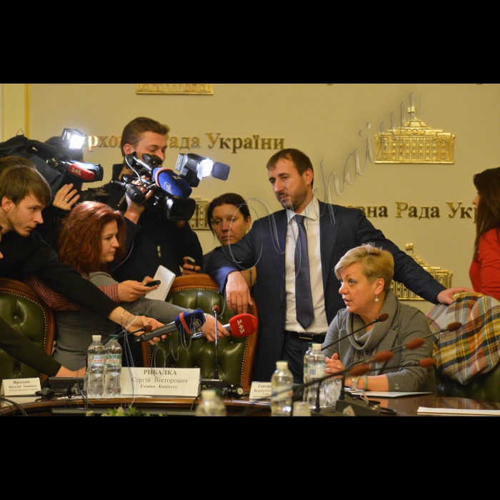 Засідання Комітету Верховної Ради України з питань фінансової політики і банківської діяльності за участю голови НБУ Валерії Гонтаревої.
Голова Комітету Верховної Ради України з питань фінансової політики і банківської діяльності Сергій Рибалка та голова НБУ Валерія Гонтарева