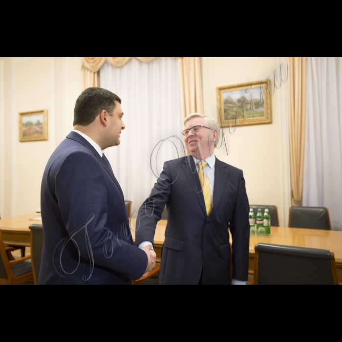Зустріч Голови ВР України Володимира Гройсмана з Керівником Місії Європейського Парламенту з оцінки потреб Петом Коксом.
Підхід до преси.