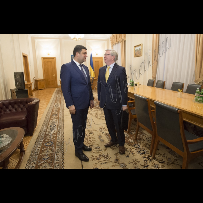 Зустріч Голови ВР України Володимира Гройсмана з Керівником Місії Європейського Парламенту з оцінки потреб Петом Коксом.
Підхід до преси.