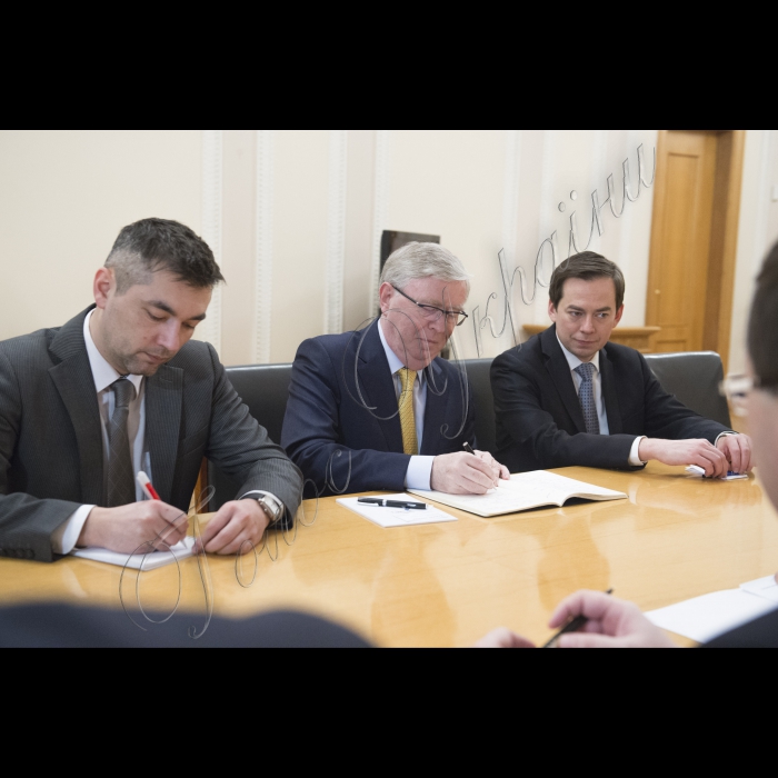 Зустріч Голови ВР України Володимира Гройсмана з Керівником Місії Європейського Парламенту з оцінки потреб Петом Коксом.
Підхід до преси.