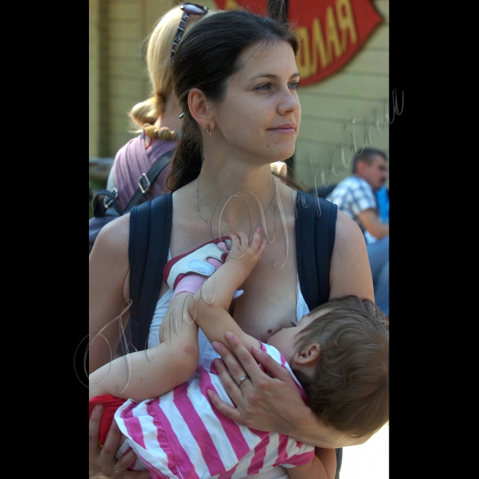 В Києві в парку ім. Т. Г. Шевченка в рамках Всесвітнього щорічного тижня грудного вигодовування відбулося свято-акція на підтримку грудного вигодовування