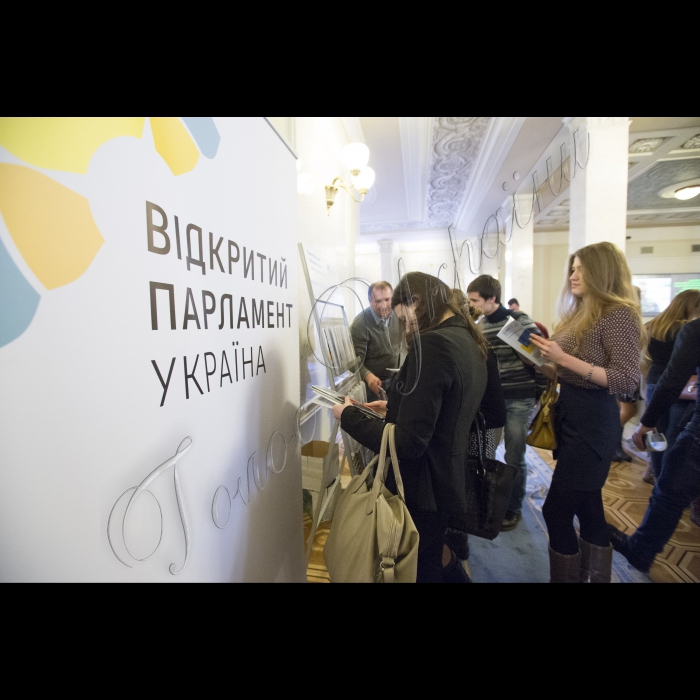 Голова Верховної Ради України Володимир Гройсман презентував програму модернізації парламенту (результати та плани на 2016 рік)
У заході брали участь: лідери фракцій, керівники комітетів, представники громадських організацій моніторингу парламентської діяльності, народні депутати України.

