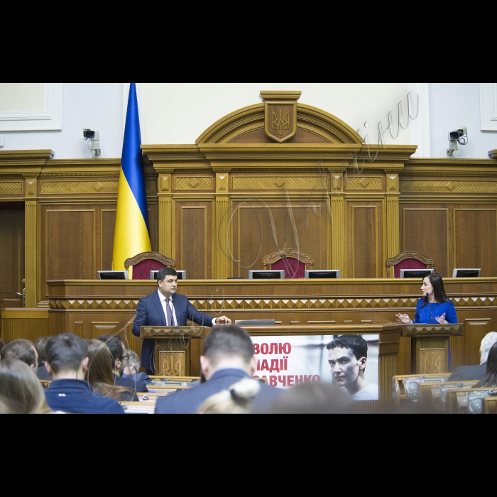 Голова Верховної Ради України Володимир Гройсман презентував програму модернізації парламенту (результати та плани на 2016 рік)
У заході брали участь: лідери фракцій, керівники комітетів, представники громадських організацій моніторингу парламентської діяльності, народні депутати України.
