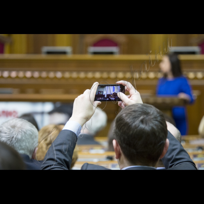 Голова Верховної Ради України Володимир Гройсман презентував програму модернізації парламенту (результати та плани на 2016 рік)
У заході брали участь: лідери фракцій, керівники комітетів, представники громадських організацій моніторингу парламентської діяльності, народні депутати України.
