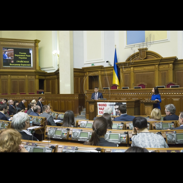 Голова Верховної Ради України Володимир Гройсман презентував програму модернізації парламенту (результати та плани на 2016 рік)
У заході брали участь: лідери фракцій, керівники комітетів, представники громадських організацій моніторингу парламентської діяльності, народні депутати України.
