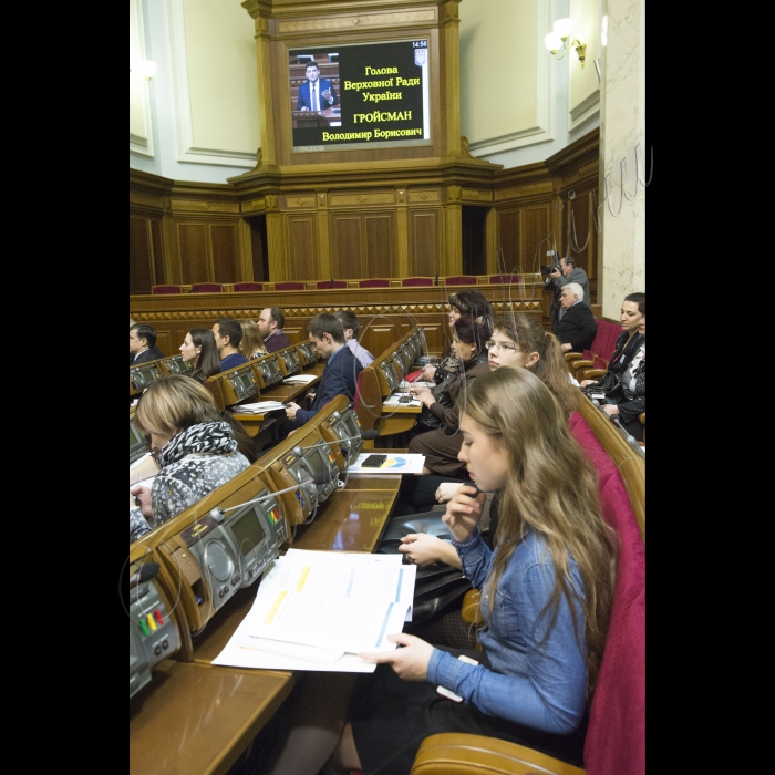 Голова Верховної Ради України Володимир Гройсман презентував програму модернізації парламенту (результати та плани на 2016 рік)
У заході брали участь: лідери фракцій, керівники комітетів, представники громадських організацій моніторингу парламентської діяльності, народні депутати України.

